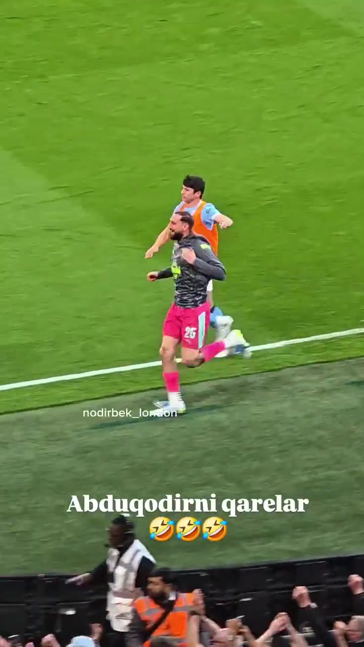 笑死曼城绝杀后，跑来一起庆祝的胡桑诺夫和多纳鲁马打起来了