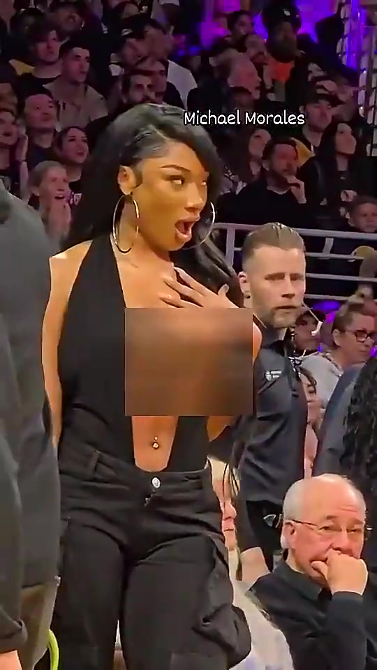 这尺度必须打码了！克莱女友马冬梅此前观战湖人，超性感穿着