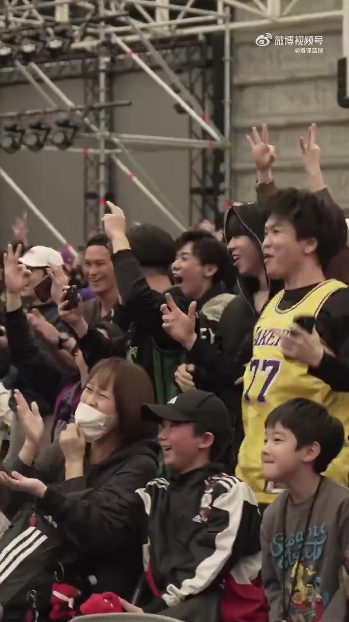 詹姆斯昨天绝平三分！引得日本球迷不断高喊：斯～古～咦～