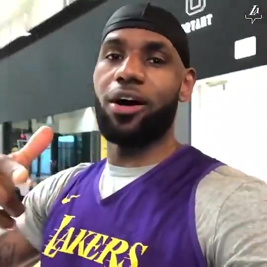 这是5年前的詹姆斯！那是胡子还没发白，看起来真年轻啊！