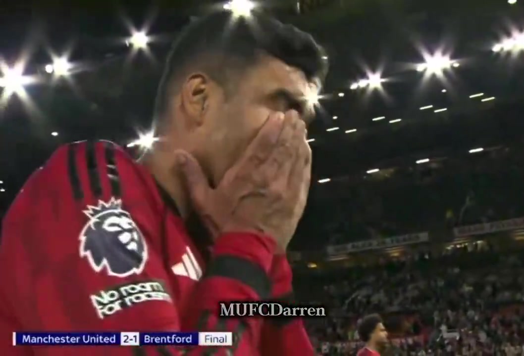 你怎能不爱胖虎！终场哨响后，卡塞米罗赛后含泪向球迷致意