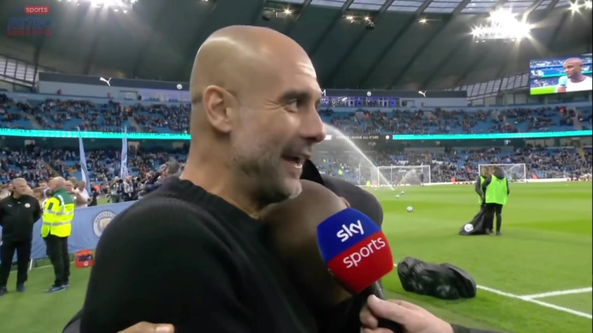 那些年的试图！名场面：亨利采访时钻到瓜帅身上撒娇~