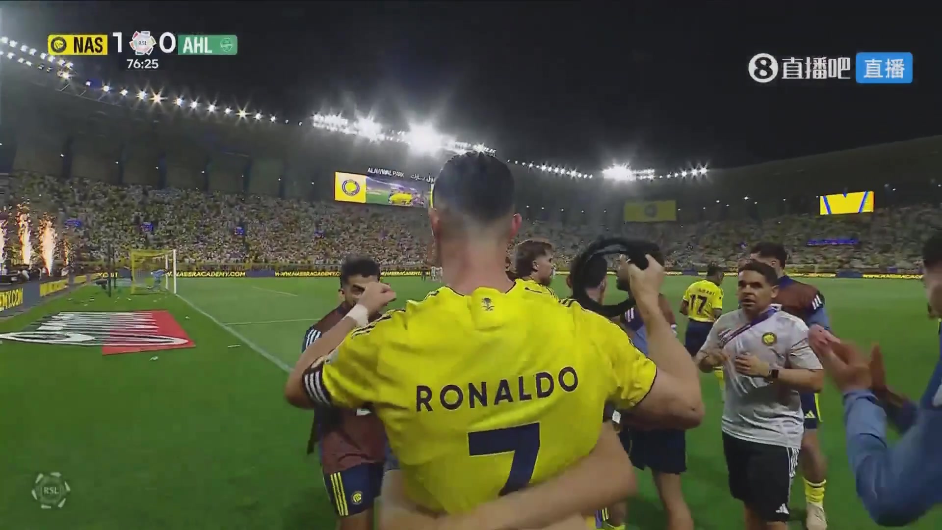 霸气拉满！C罗回头望月顶入死角破门！斩获生涯第970球！