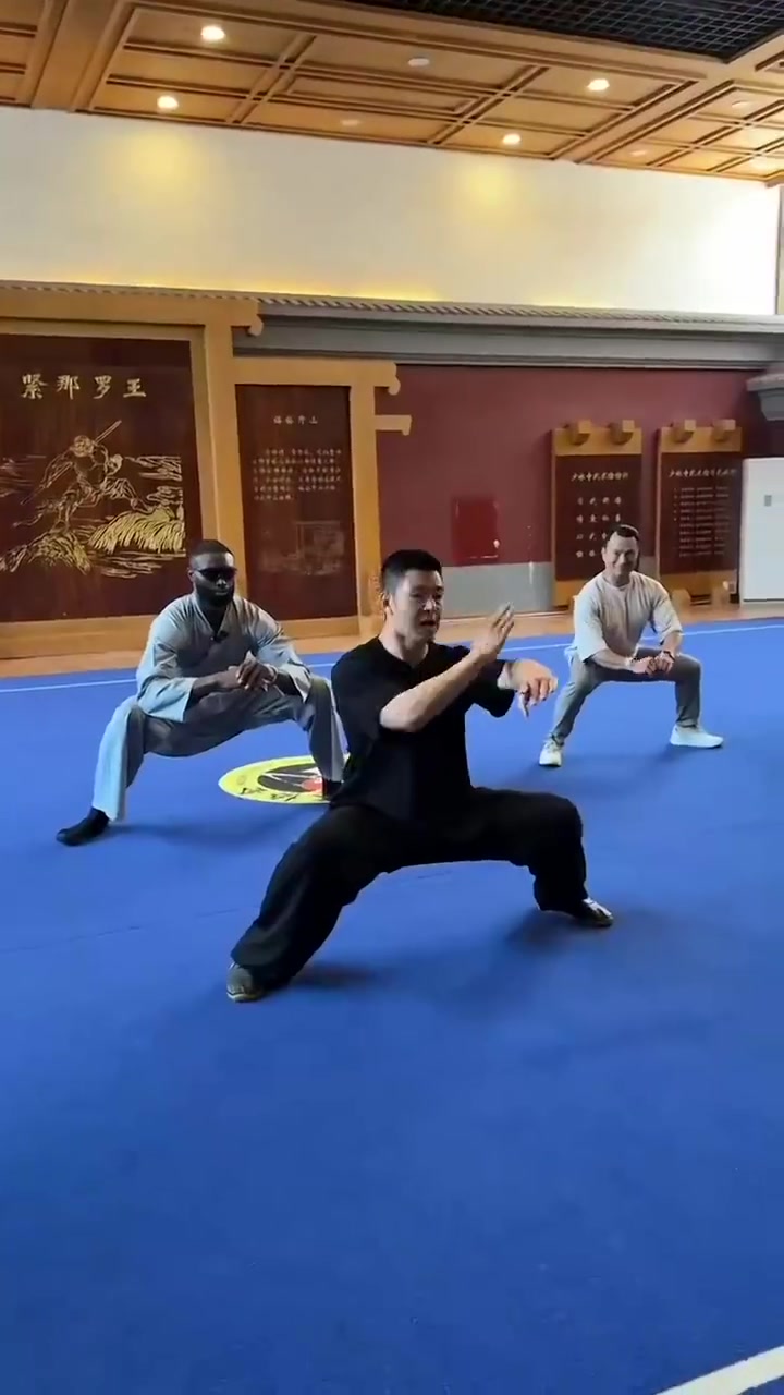 杰伦·布朗也来到少林寺！并官宣自己的中文名：龙布朗！