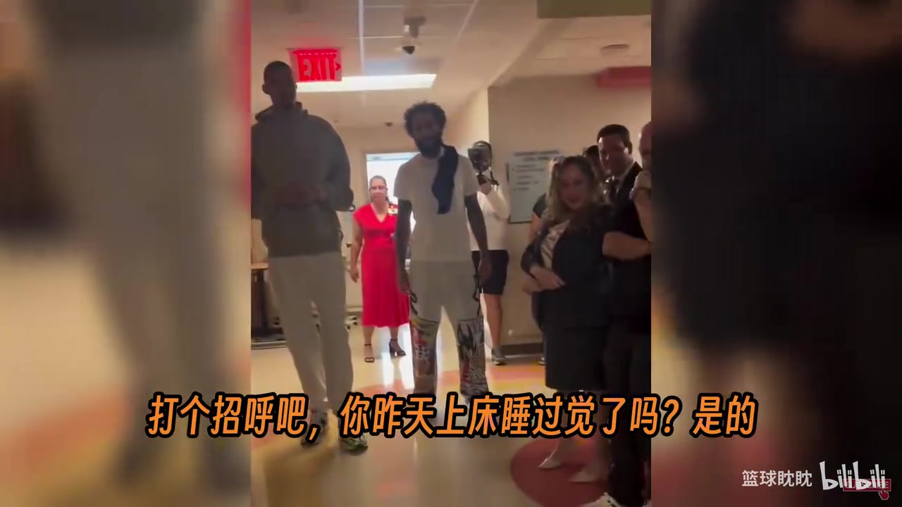 来日方长！文班亚马和尚帕尼总决赛结束后前往医院探望马刺球迷！