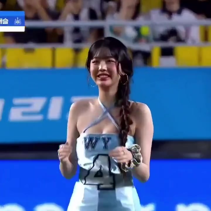 外网网友：当韩国辣妹不在时，韩国队的表现就像张元英踢球~