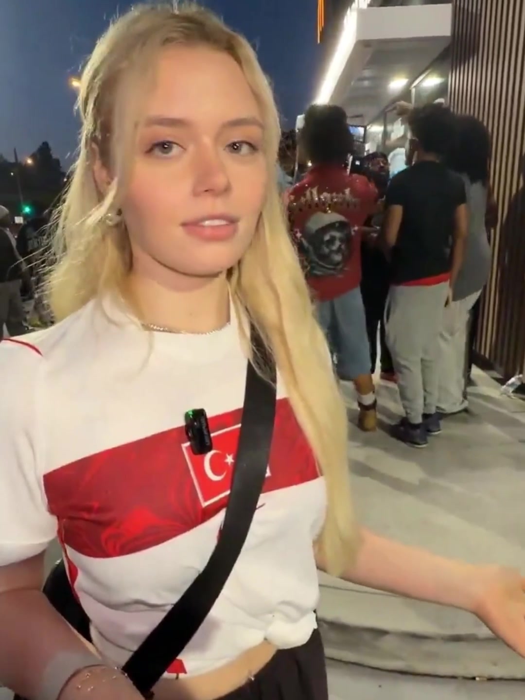 主队被淘汰了！可惜看不到这么漂亮的土耳其美女球迷了
