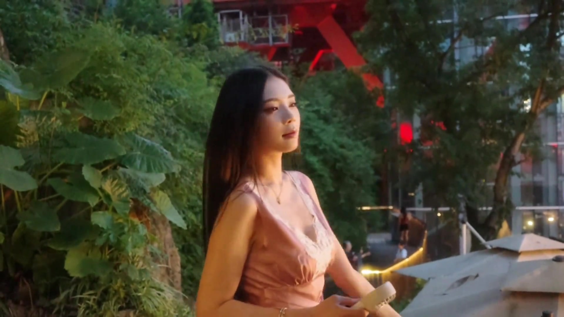 真漂亮！李明女儿在重庆游玩，网传其和向余望交往