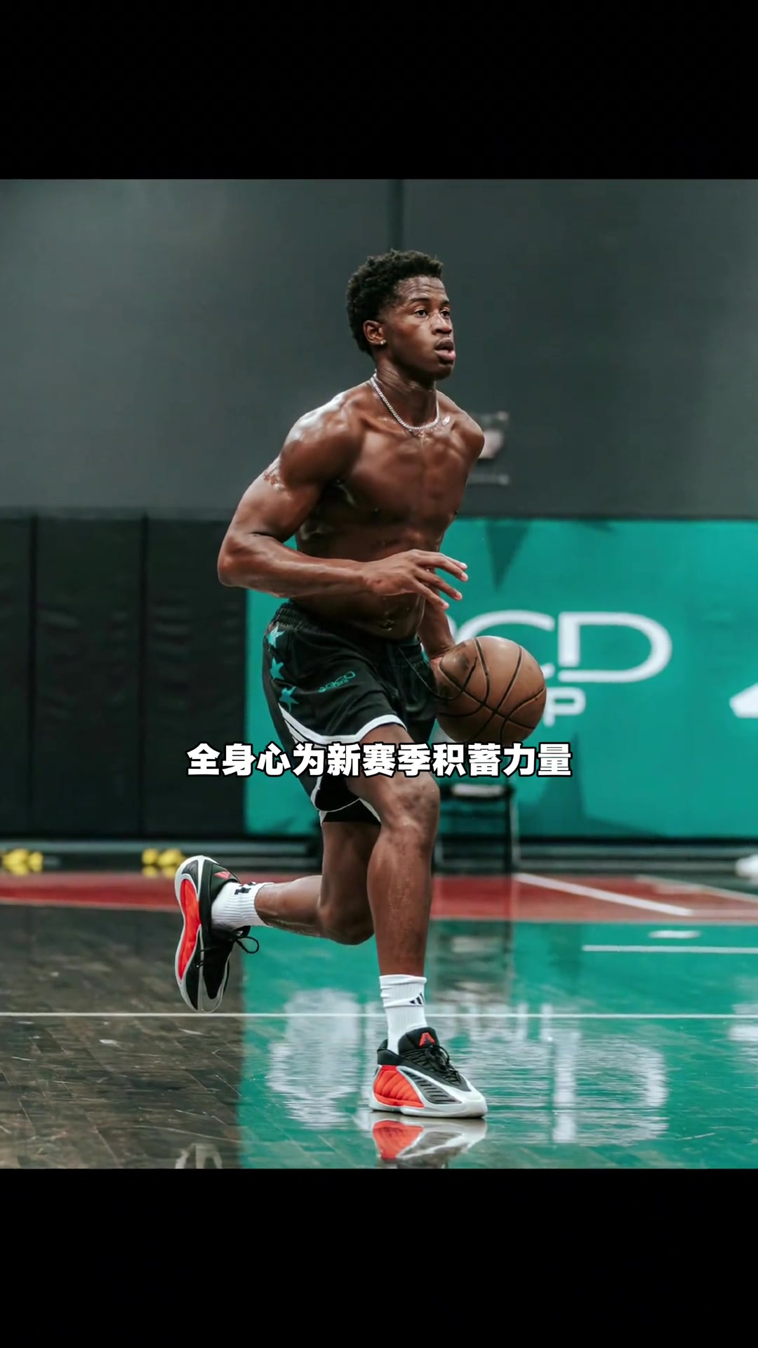 身材肉眼进化!VJ埃奇库姆休赛期疯狂苦练,全力备战新赛季...