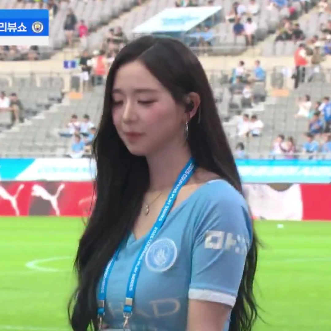 身材太有实力了！韩国美女歌手金采嬿解说席热舞，男解说欢呼