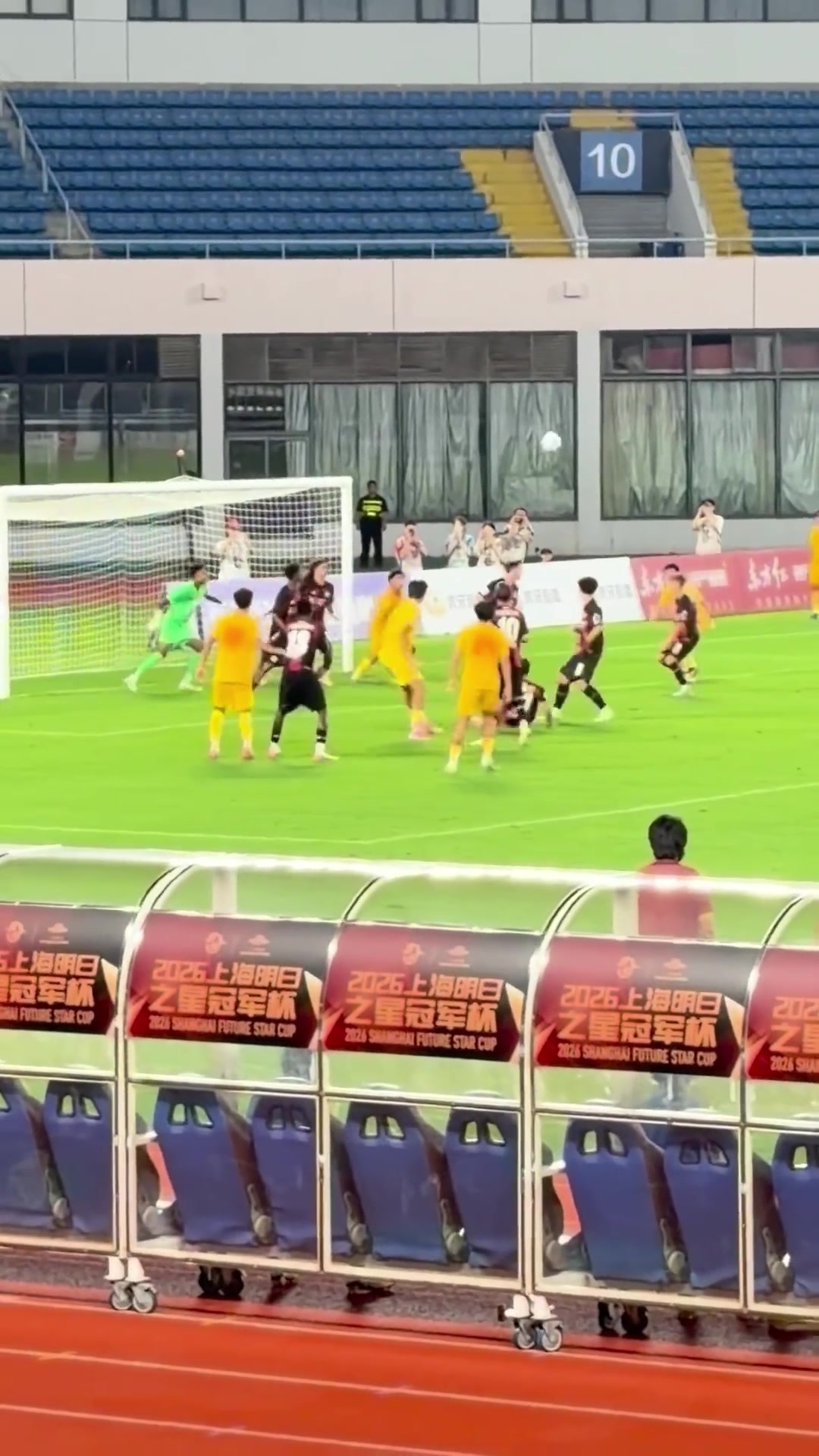 燃爆了！现场实拍U17国足1分钟两球，赵松源炸裂世界波反超
