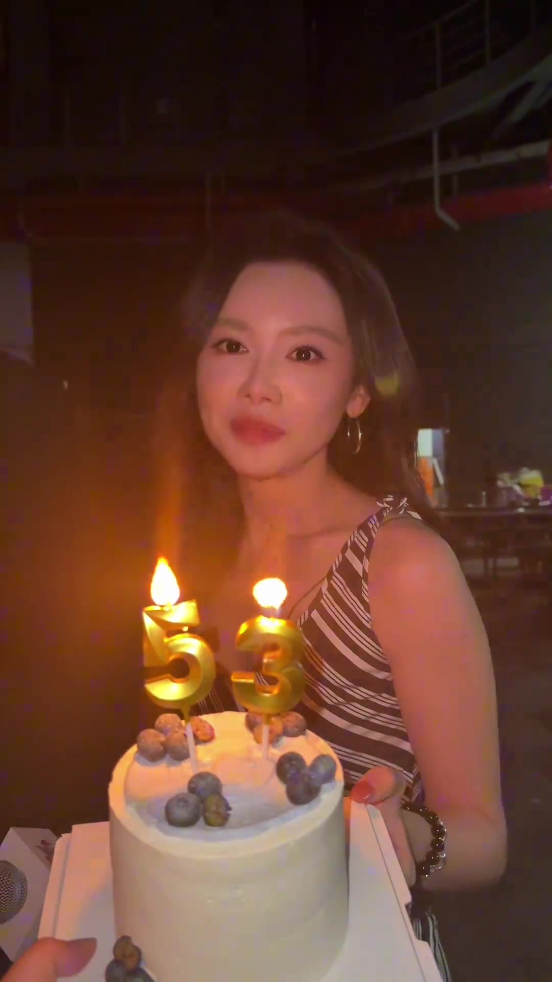 生日快乐呀！美娜晒庆生视频：热烈庆祝，离退休养老又近了一年！