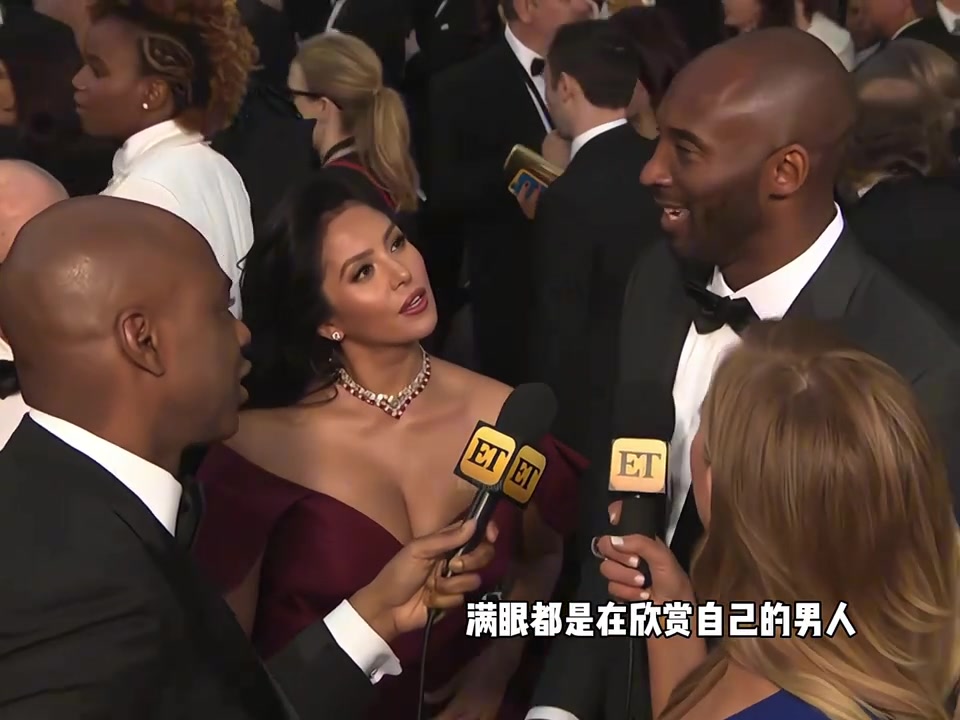 此前科比采访时，瓦妮莎看向老大的眼神，满是藏不住的爱意！