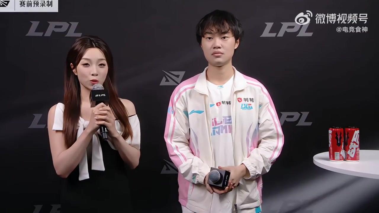 对手是WE有什么期待？ Knight：我觉得会轻松拿下的