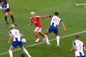 2026年09月21日 葡超-黄仁范破门朗格莱染红 德比大战波尔图3-1十人本菲卡