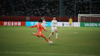 2026年10月05日 苏超1/4决赛-盐城队2-0宿迁队占先机 张文骏点射+双响
