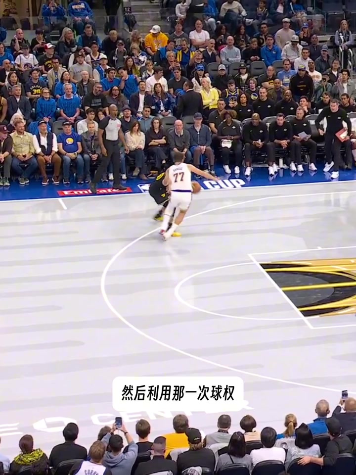 谈晃倒东契奇？库里：我只想拉开空间 没想到一下这么猛 【篮球高清短视频】