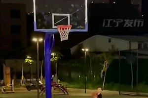 3岁萌娃投篮几乎百发百中！妈妈：两岁开始表现出对篮球的热爱