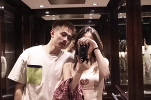 赵继伟妻子晒出游照：@赵继伟 拍照技术有所提高
