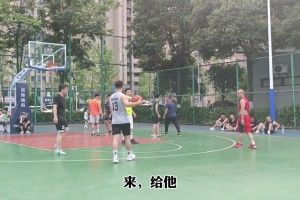 太准了！野球场隐藏的牛人还是很多的