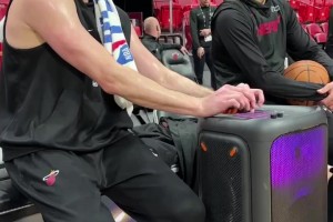 热火总决赛G2赢球功臣！乐福回到主场 训练之余玩起了打碟😅