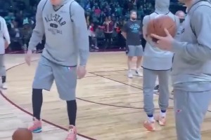 ?太坏了！约基奇在认真颠球 不料被东契奇破坏