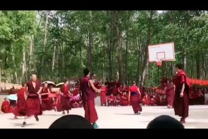 篮球热潮已经延伸到了诸多佛教圣地