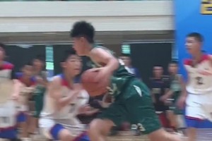 广东小学篮球赛选手被质疑修改年龄 赛事方：小学生1米9很常见