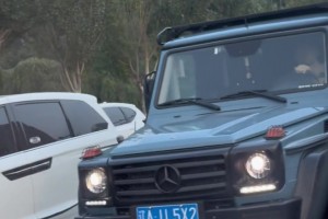 网友偶遇辽宁前锋李晓旭开大G：刚下高速就偶遇二哥！