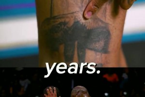 克拉克森展示腿上的科比纹身：他就是我心中的GOAT