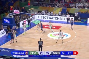 啊？这是怎么进的？约维奇篮下四两拨千斤，神奇补篮2+1！