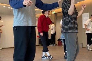 女篮姑娘杨力维球打这么好 舞蹈也跳得不错啊