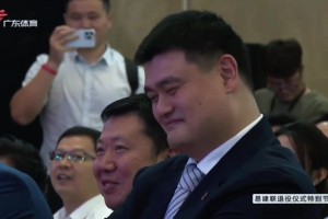 很幽默也很催泪！阿联谈追赶姚明：我用尽各种手段 最终停在2米13
