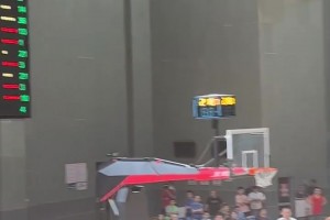 打个夏联也这么刺激？比赛还未结束，新疆深圳两队已经7人被罚下