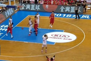 中国男篮与对手冲突集锦 小伙们还是很有血性的！