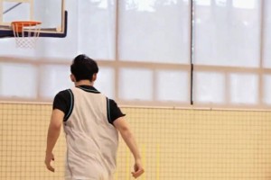 将是新赛季常规连线？沃特斯在训练赛中助徐杰飙进三分