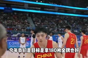 王仕鹏想表达男篮输菲律宾没有好的收官！柯凡连忙解释与补充