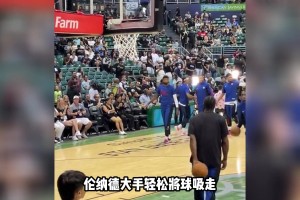天赋拉满！小卡大手抓球如同吸盘 矿泉水瓶在他手上秒变口服液