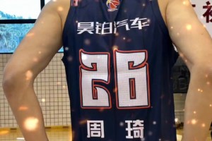 新赛季穿26号！周琦今日拍摄广东宏远定妆照