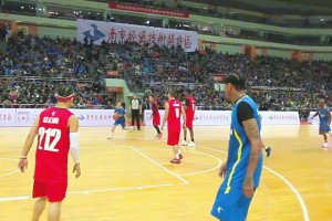 “艾佛森练手教授5V5降维打击”
