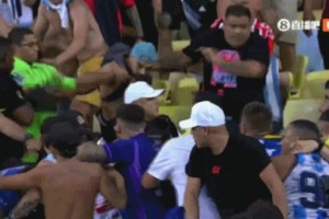 💥火爆冲突！阿根廷巴西球迷陷入混战 有球迷还穿着易建联球衣