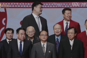 2023中国篮球名人堂入堂仪式圆满礼成！最后所有入选名人堂成员集体合影留念