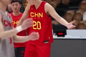 很认真！中国男篮备战蒙古！刘炜训练时对杨瀚森进行指导！
