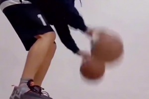 牛逼呀！男子晒篮球训练视频，这运球基本功你打几分？