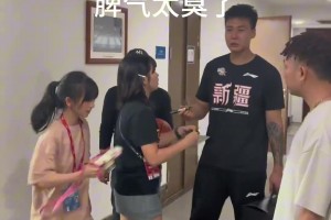 广东队啦啦队赛后找赵睿签名，赵睿调侃她能找到对象吗？