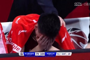 泪洒赛场！浙江男篮不敌新疆男篮止步半决赛，场边的程帅澎掩面痛哭！