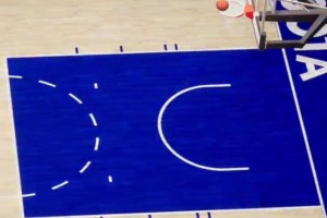 在圆柱体内了！NBA回放中心利用鹰眼技术 确认唐斯进攻干扰球！