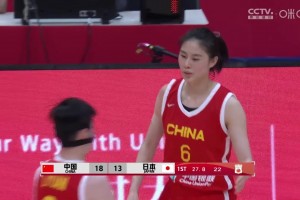 太帅了！武桐桐飘移中投压哨命中，中国女篮首节领先日本！