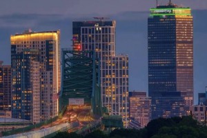 全城支持G5！波士顿标志性建筑：扎金大桥++图书馆+昆西都泛起了☘绿色之光