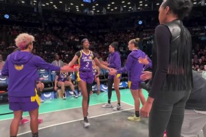 火花vs自由人 李月汝获得WNBA生涯首次首发